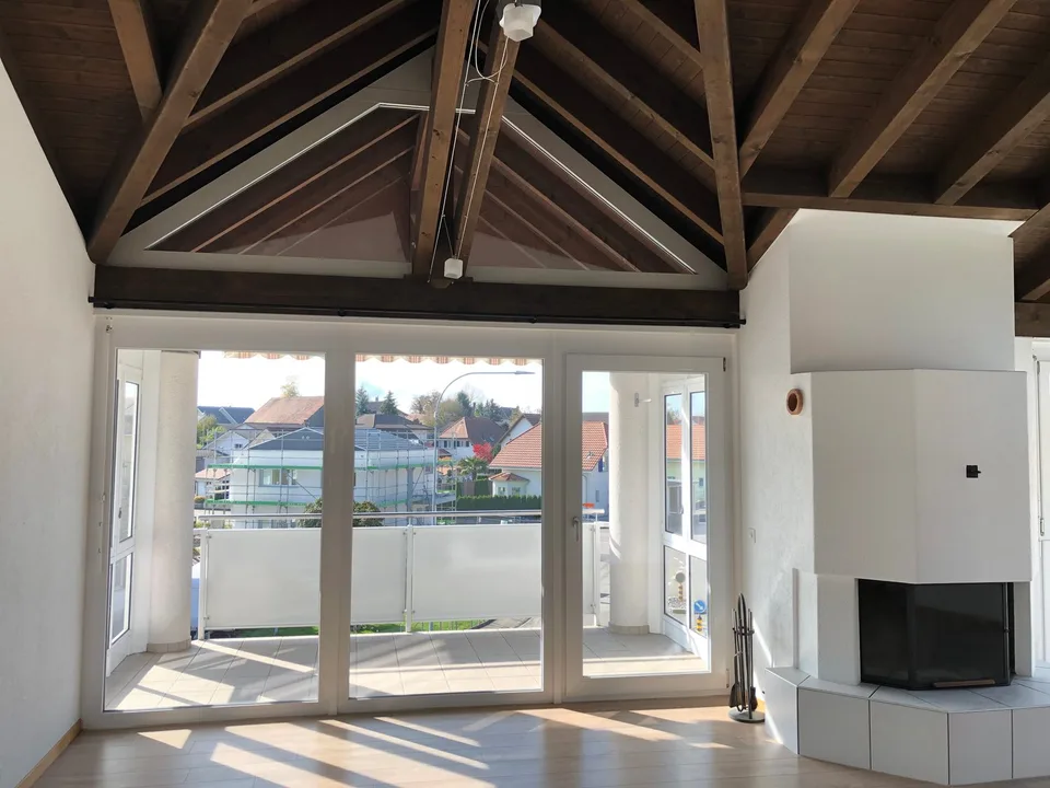 Ampio appartamento di 4,5 locali mansardato in una casa di 3 famiglie con vista panoramica
