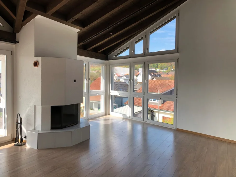 Ampio appartamento di 4,5 locali mansardato in una casa di 3 famiglie con vista panoramica