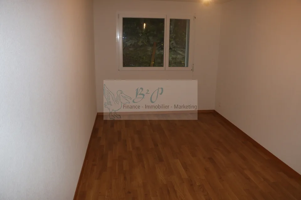 Wohnung mit 4.5 Zimmern im 5. Stock mit freier Sicht