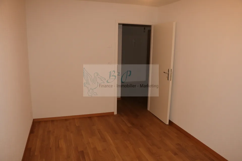 Appartement de 4.5 pièces au 5ème étage avec vue dégagée.
