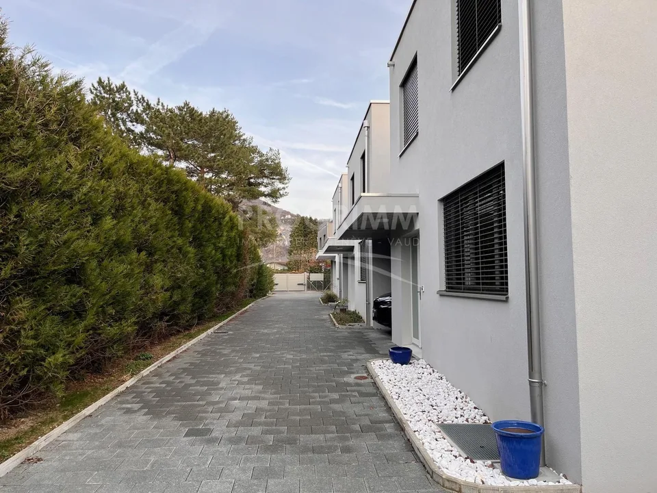 Exclusivity - Villa - 4 bedrooms - 3 bathrooms - Parking spaces