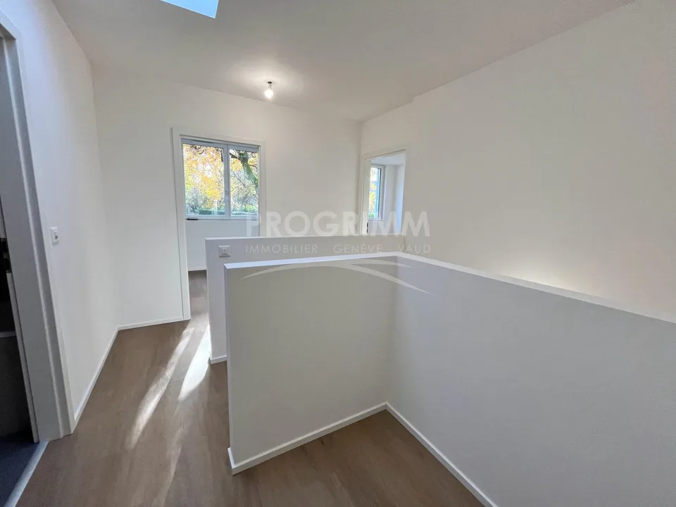 Exclusivity - Villa - 4 bedrooms - 3 bathrooms - Parking spaces