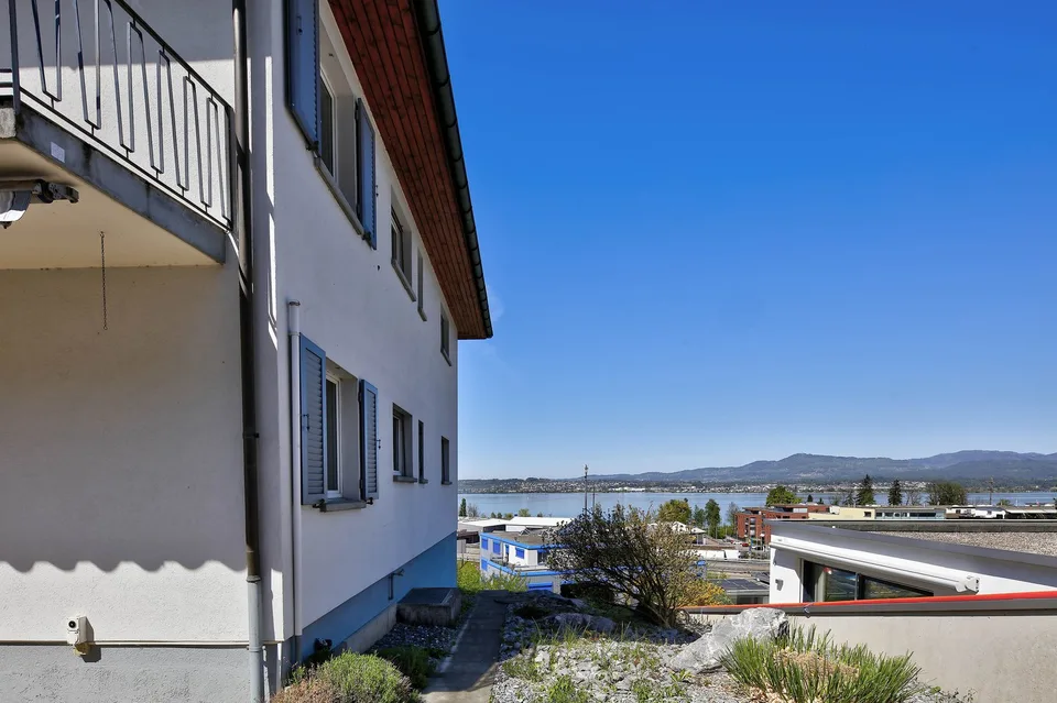 Zweifamilienhaus – erhöhte Lage, Weitblick, Seesicht – Foto 15 von 18