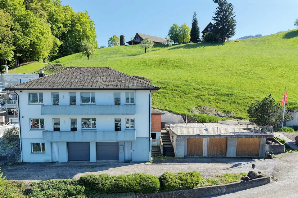 Maison à deux familles – situation surélevée, vue lointaine, vue sur le lac