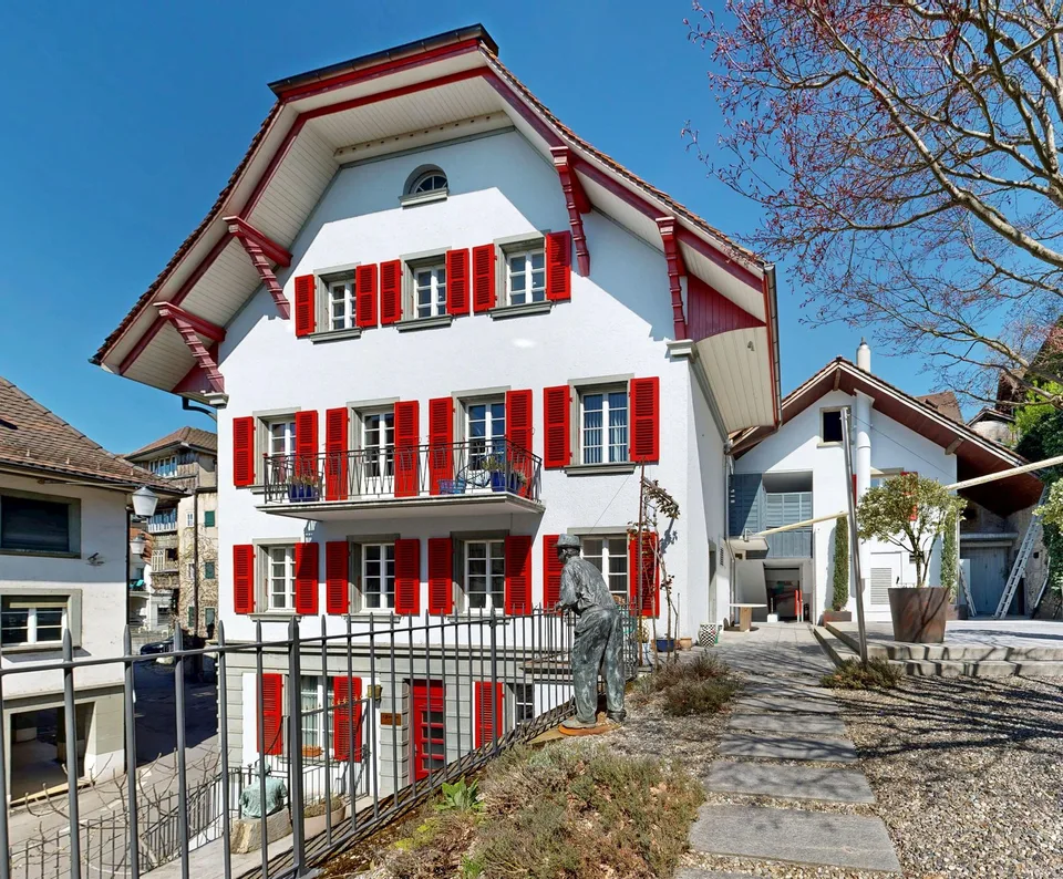 Una proprietà della città vecchia dignitosa con molto potenziale e un giardino magnificamente progettato