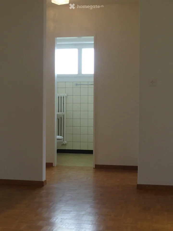 Appartement attractif de 3,5 pièces au 1er étage, avec vue sur la verdure, près du centre.