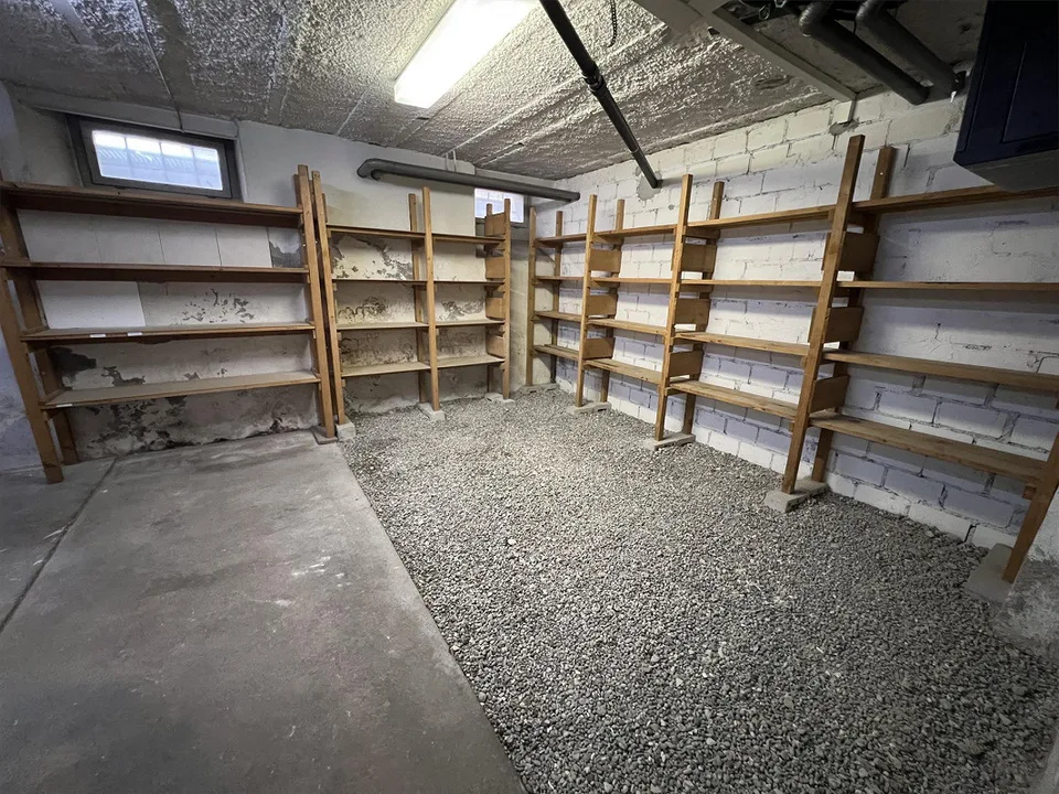 Bar opérationnelle avec équipement de haute qualité directement à la gare de Wil SG – photo 17 sur 21