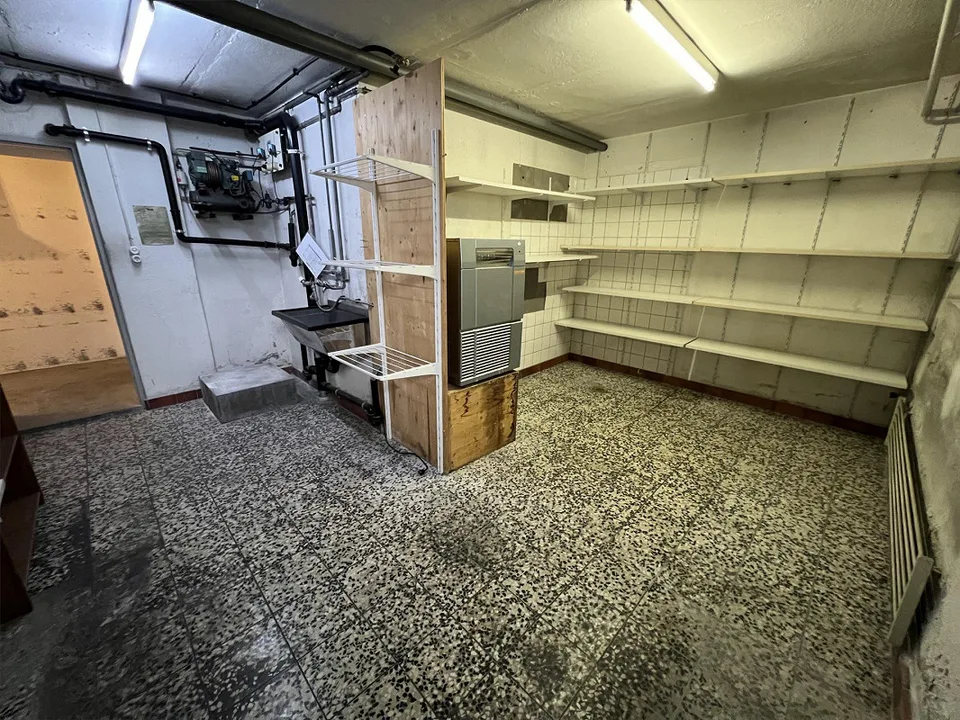 Bar opérationnelle avec équipement de haute qualité directement à la gare de Wil SG – photo 19 sur 21