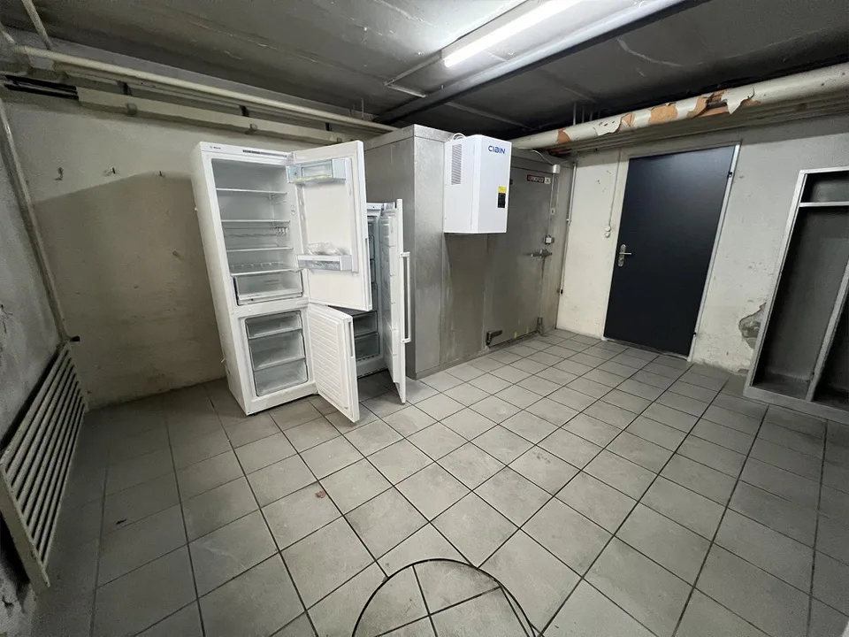 Bar opérationnelle avec équipement de haute qualité directement à la gare de Wil SG – photo 18 sur 21