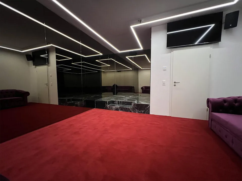 Bar opérationnelle avec équipement de haute qualité directement à la gare de Wil SG – photo 12 sur 21