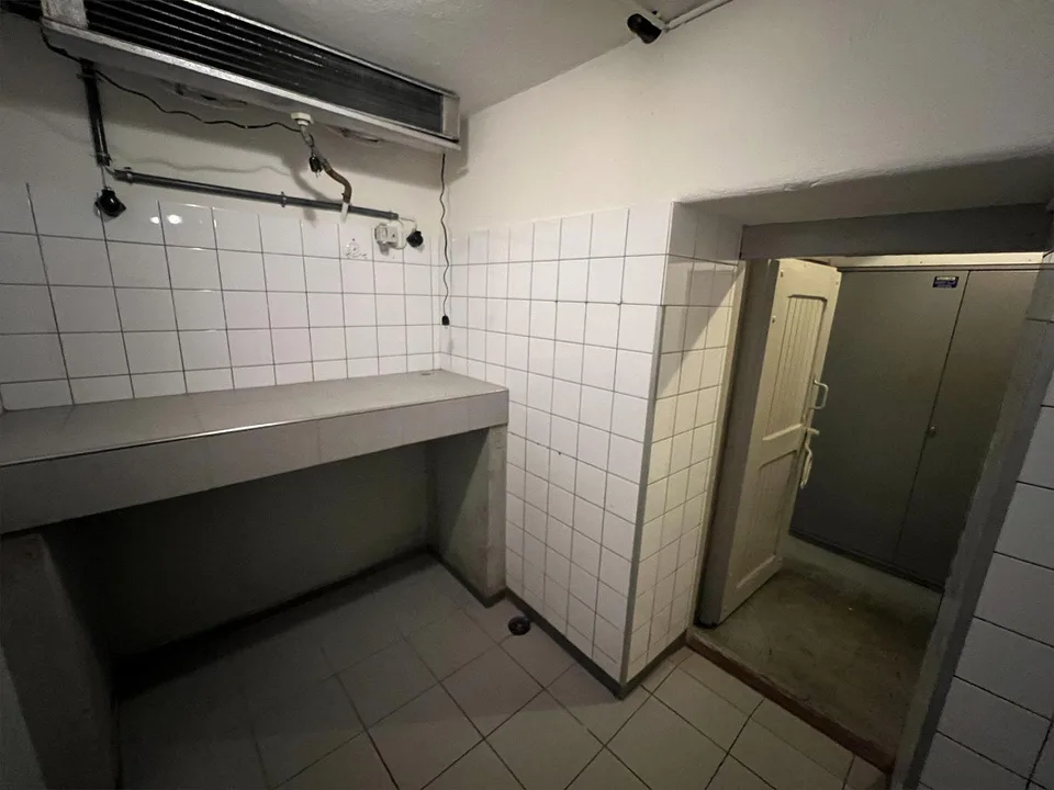 Bar opérationnelle avec équipement de haute qualité directement à la gare de Wil SG – photo 21 sur 21