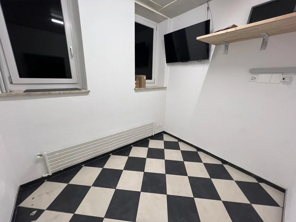 Bar opérationnelle avec équipement de haute qualité directement à la gare de Wil SG – photo 13 sur 21