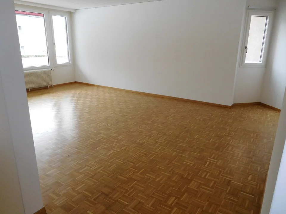 Grosszügige 2.5-Zimmerwohnung mit Weitsicht!