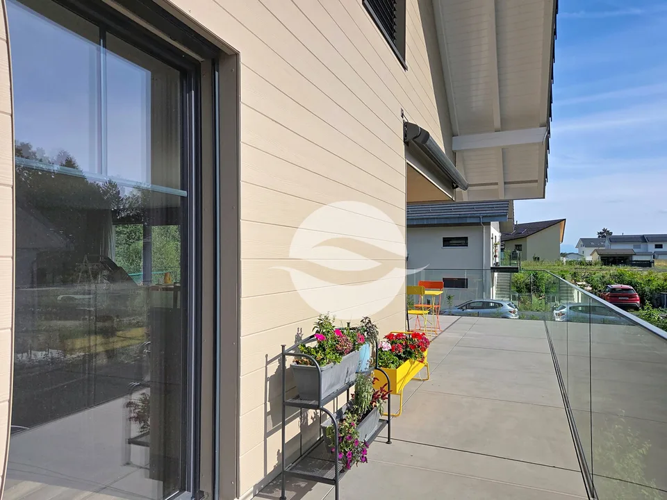 Elegante tripla contemporanea con balcone e giardino privato
