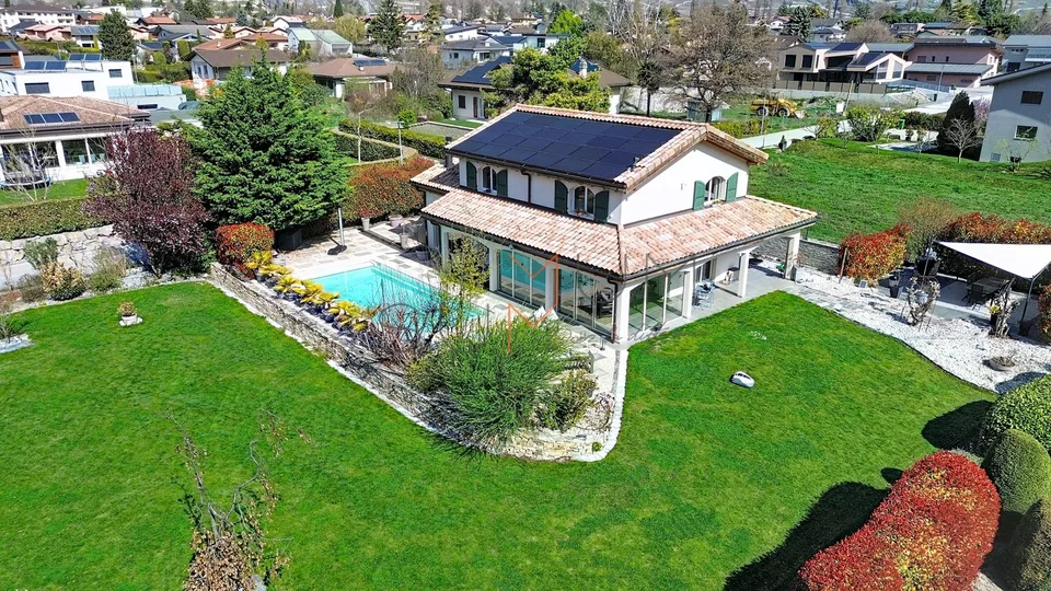 Villa incantevole con piscina su 1'500 m²