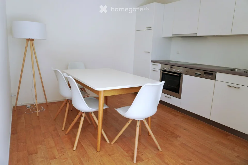 Möblierte 2.5-Zimmer-Wohnung mit separatem Eingang, eigenem Gartensitzplatz und Parkplatz