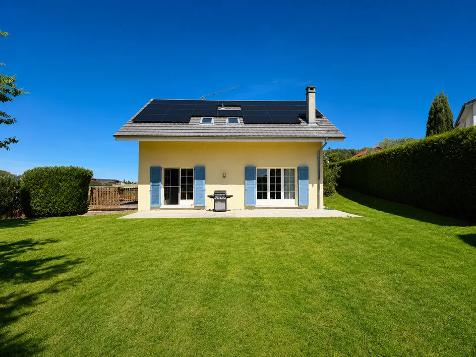 Superbe villa individuelle de 6.5 pièces avec géothermie et panneaux solaires – Mézières (FR)