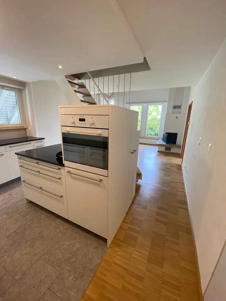 Heimelige Dachwohnung mit Cheminée