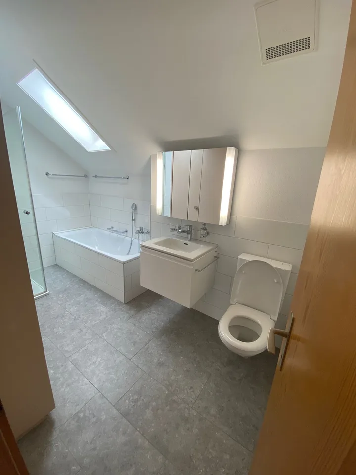 Heimelige Dachwohnung mit Cheminée