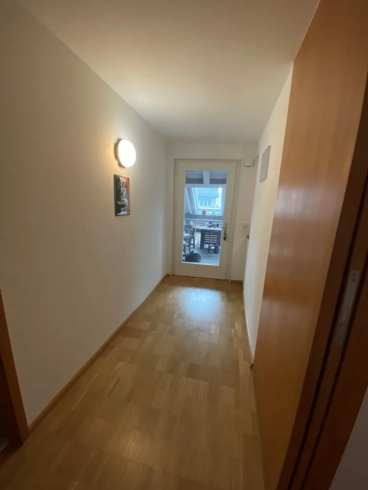 Heimelige Dachwohnung mit Cheminée