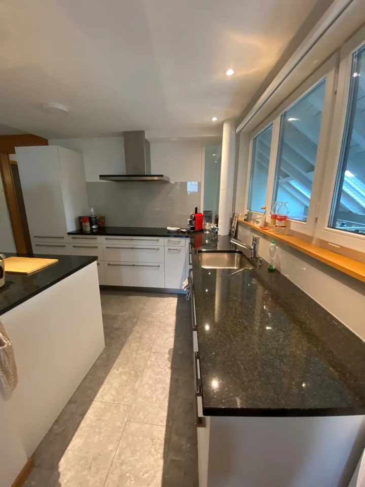 Heimelige Dachwohnung mit Cheminée