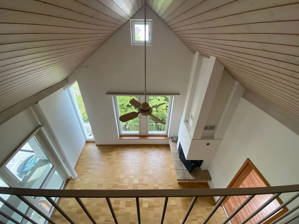 Heimelige Dachwohnung mit Cheminée