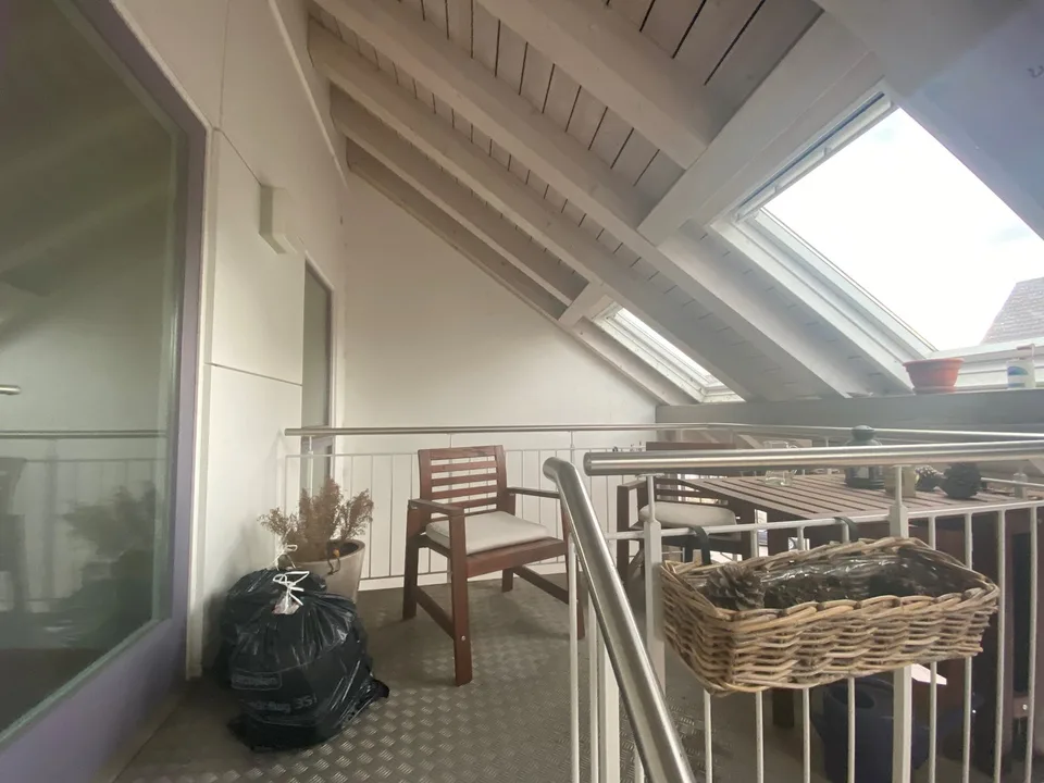 Heimelige Dachwohnung mit Cheminée