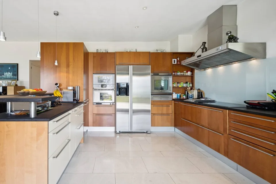 An unparalleled way of life: exceptional house, ideal situation and – photo 10 of 13