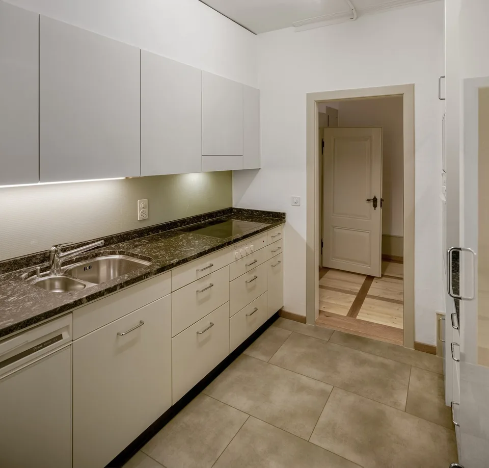 Leben mitten in Bern: Charmante 3-Zimmerwohnung mit Studio an der Kramgasse