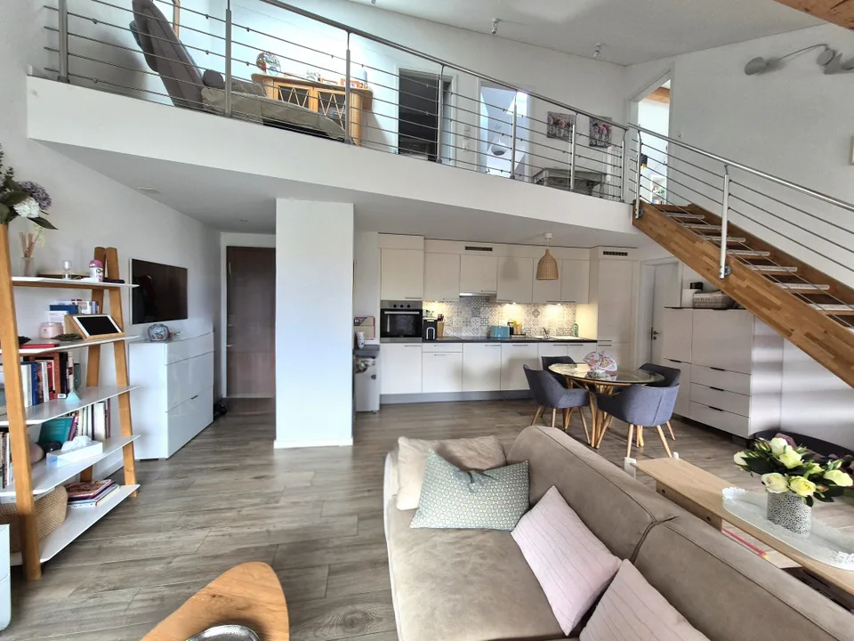 SUPERB 4,5-ZIMMER HELLER UND CHARMIERENDER DUPLEX