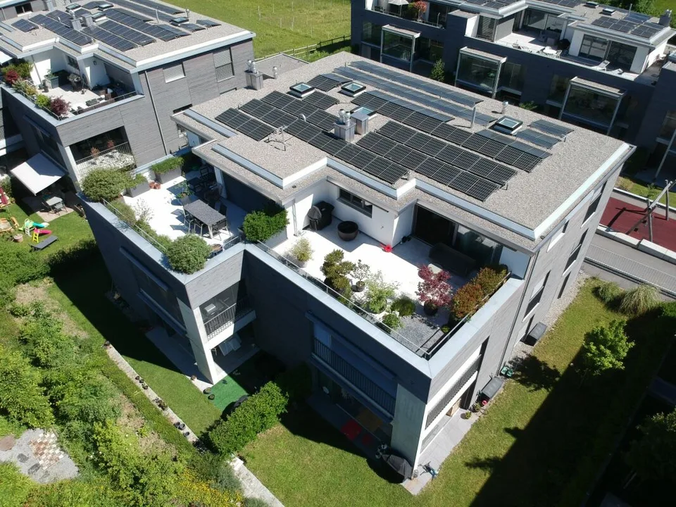 Move in & feel at home - hochwertige Attikawohnung für Expats & Professionals
