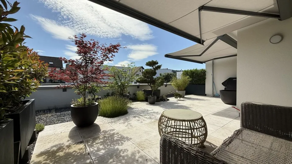 Emménagez et sentez-vous comme chez vous - appartement en attique de haute qualité pour expatriés et professionnels