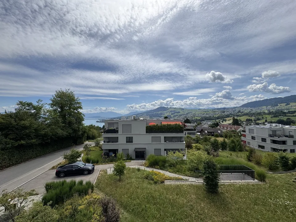 Moderne 4.5-Zimmer-Wohnung mit Seesicht in Richterswil