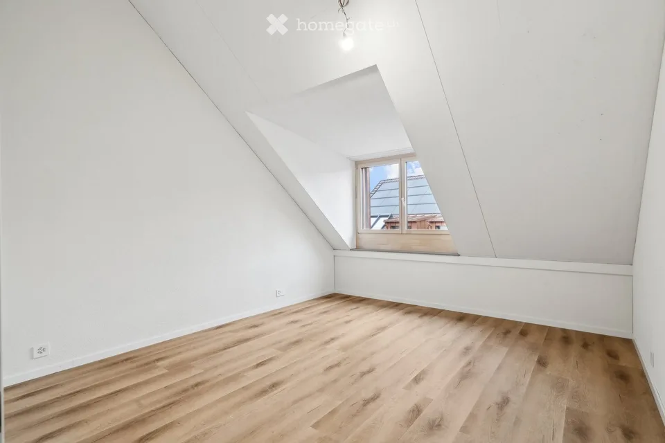 Erstvermietung: Exklusive 3.5-Zi-Dachwohnung mit Galerie & einzigartigem Wohngefühl