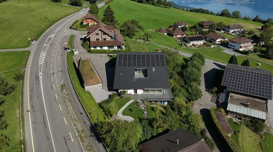 Moderne Dachgeschosswohnung mit spektakulärer Aussicht – Foto 12 von 14