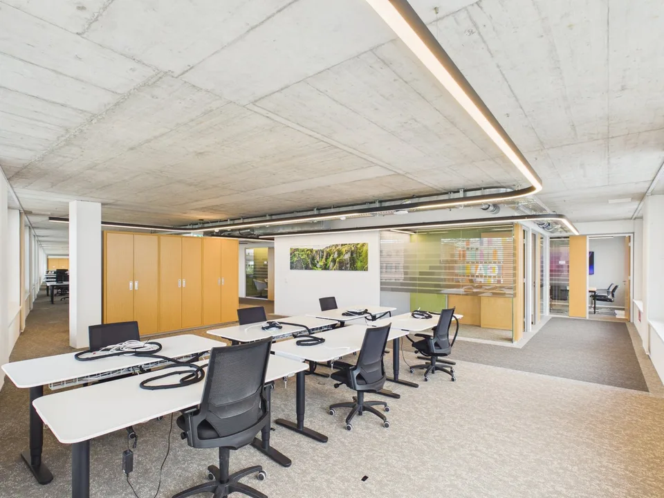 Ristrutturazione completa e arredato al 5° piano — da 358 m² - ufficio di alta gamma completamente ristrutturato disponibile immediatamente