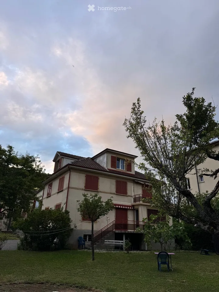 Delizioso piccolo appartamento mansardato a Corcelles