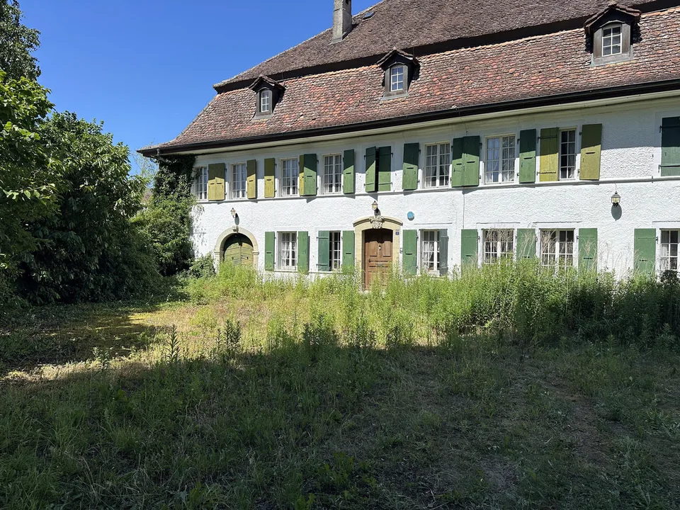 Charaktervolles Gebäude mit Renovierungspotenzial für 5 Wohnungen