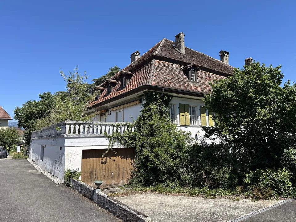 Charaktervolles Gebäude mit Renovierungspotenzial für 5 Wohnungen