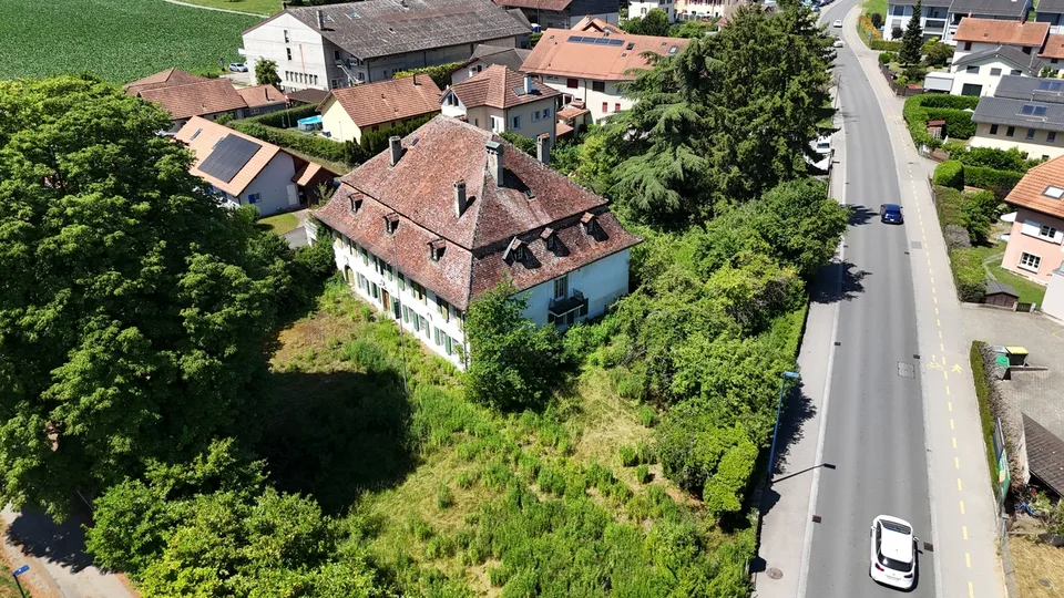 Charaktervolles Gebäude mit Renovierungspotenzial für 5 Wohnungen