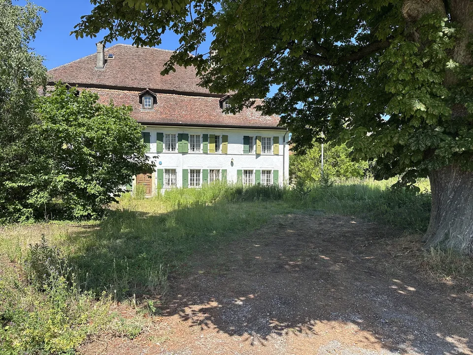Charaktervolles Gebäude mit Renovierungspotenzial für 5 Wohnungen