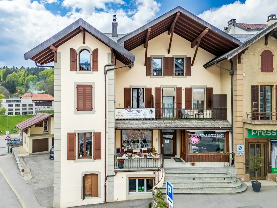 Mixed building in the heart of the village