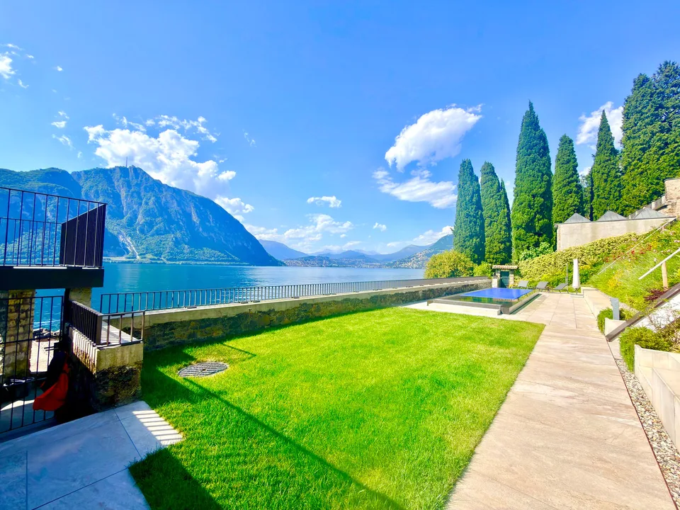3726 - DIRECTLY ON THE LAKE - ONLY FIRST RESIDENCE - LUXUS APARTMENT WITH PRIVATE BEACH