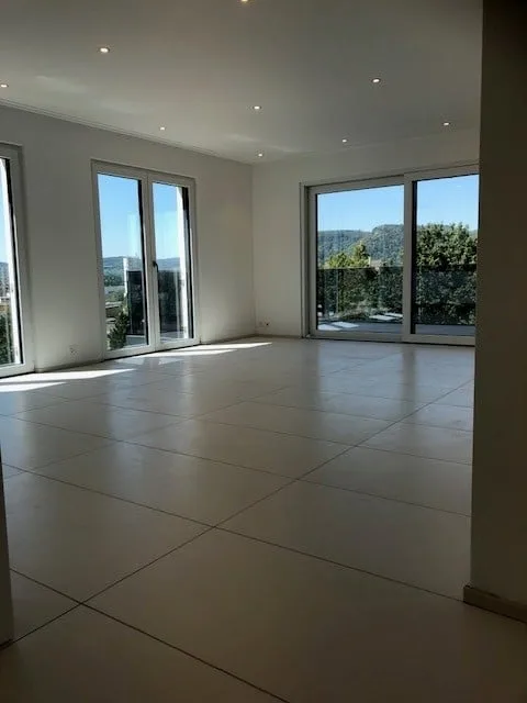 Appartamento moderno di 4.5 locali con balcone in una zona tranquilla