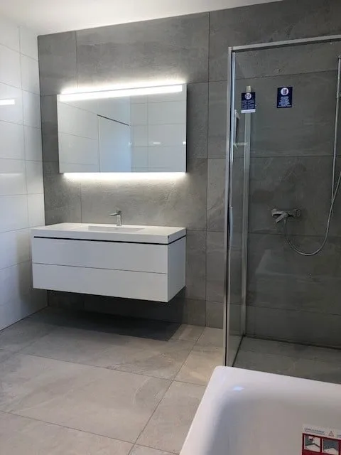 Appartamento moderno di 4.5 locali con balcone in una zona tranquilla