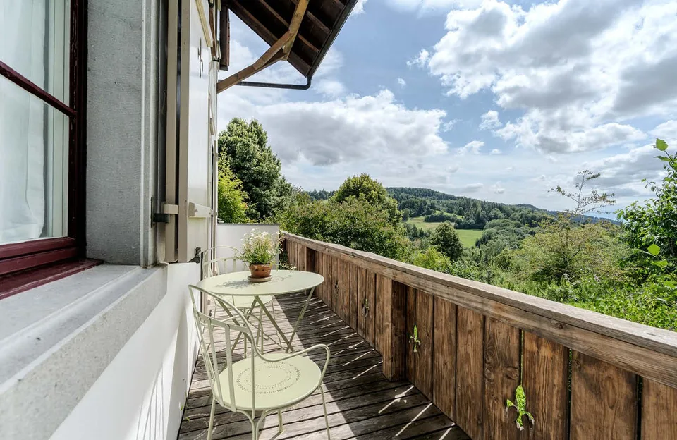 Unique residential ensemble with a far-reaching view and versatile usage potential