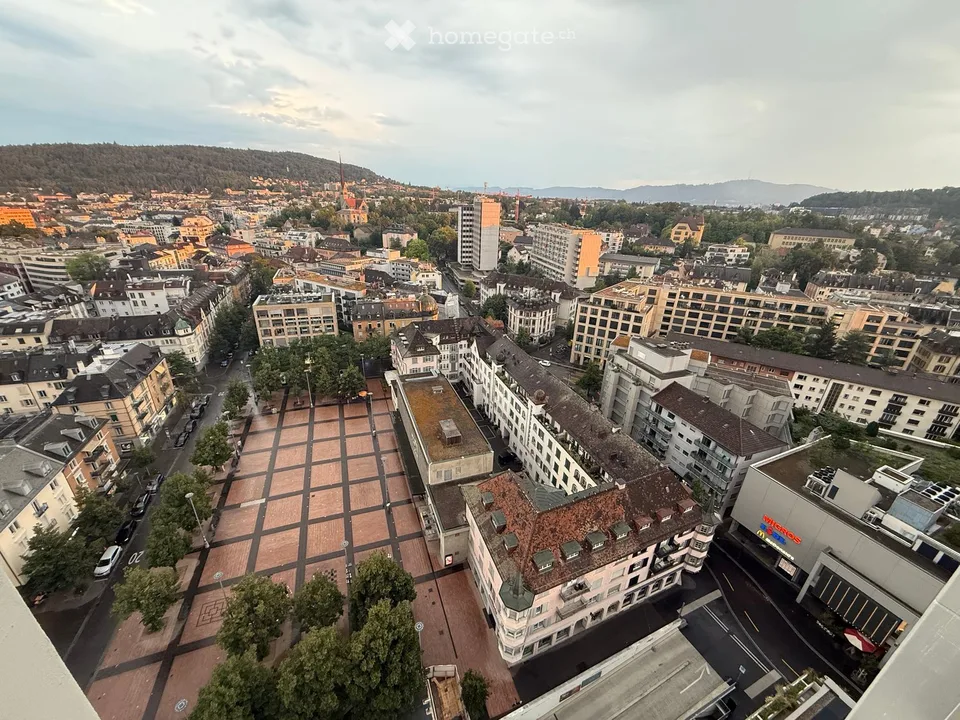 Möblierte 2.5-Zimmer-Wohnung im 18. Stock mit Weitblick – Zürich Oerlikon