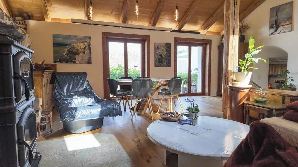 Splendid renovated village house with independent studio
