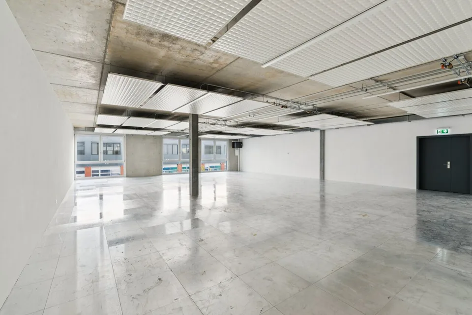 SPARK - 189,2 m2 - Atelier Plug & Play in Gland