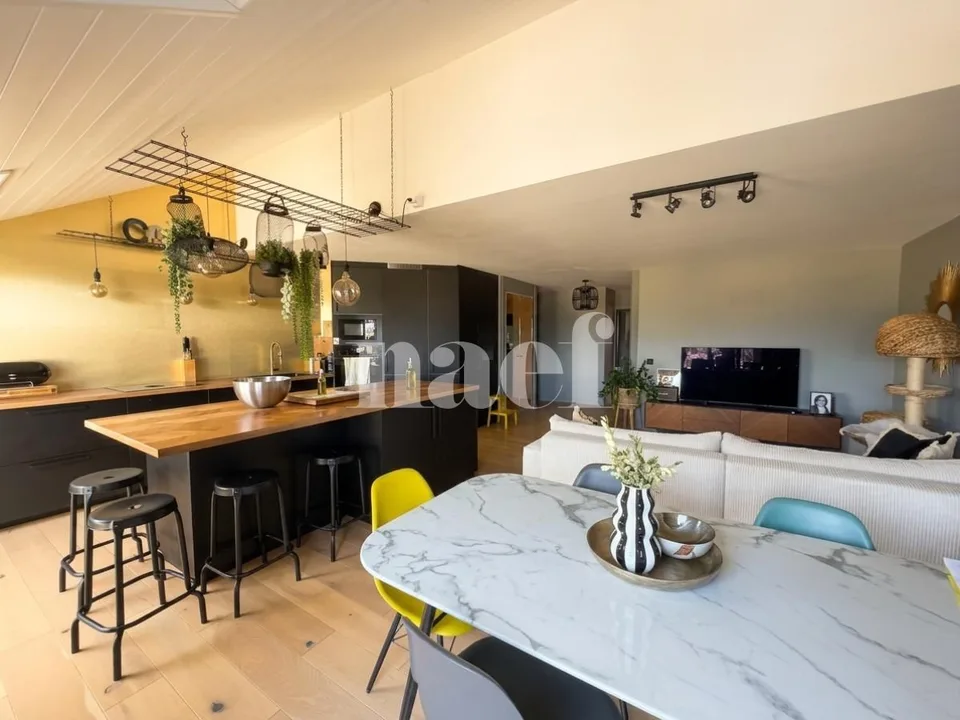 Geräumiges Duplex mit 4,5 Zimmern von etwa 148 m² in Founex mit freier Sicht auf den See und die Berge